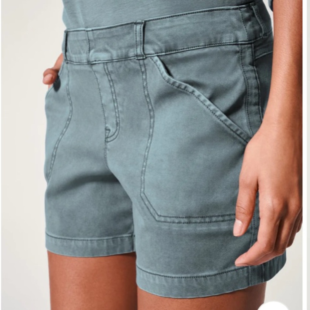 SPANX Blue Cargo Shorts Relaxed Fit Mid-Thigh 4”